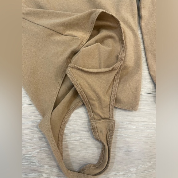 Banana Republic True Hues Scoop-Neck Thong Bodysuit Colour Latte Beige - Size XS - Picture 6 of 7